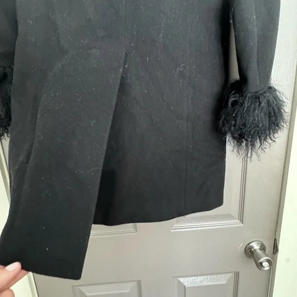 Woman’s wool coat with fur around collar & sleeves . Belt & 3/4 long size large - Picture 4 of 4